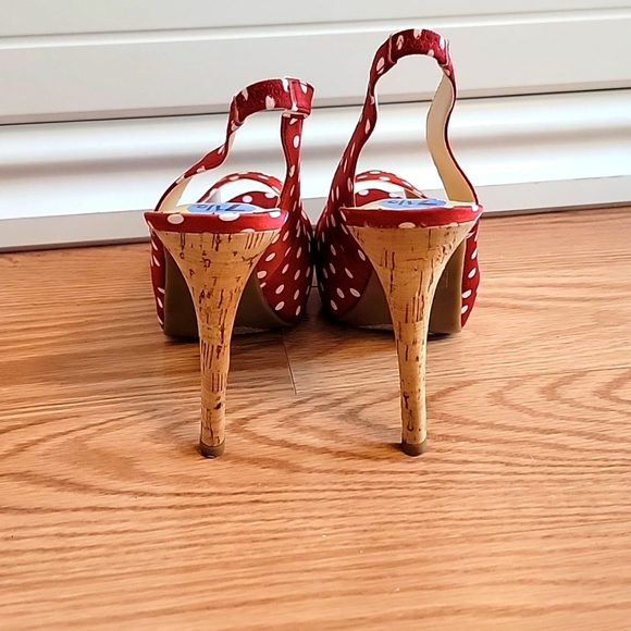 Womens 7.5 Guess red polka dot heels - Picture 3 of 7